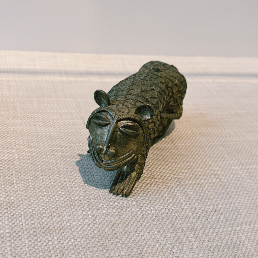 a small bronze sculpture of a leopard